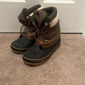 Snow boots